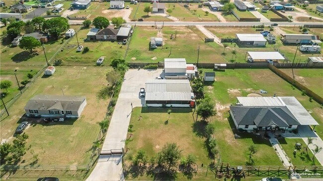 Foto del edificio - 16319 Eagle Pass St