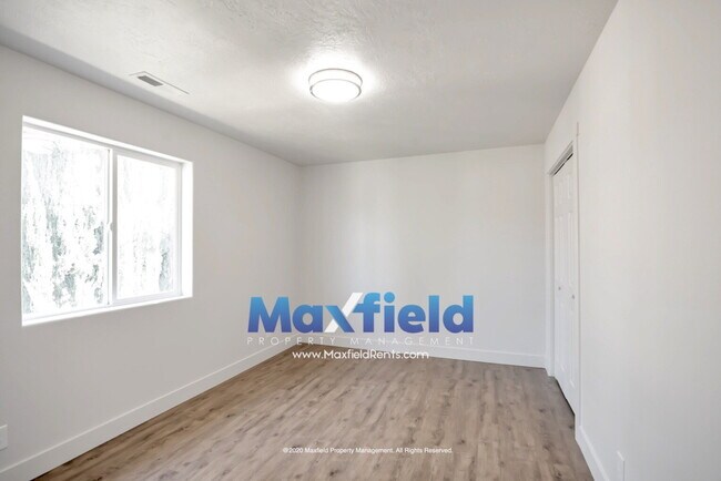 Foto del edificio - Upstairs Unit - St George - Near Costco and Home Depot Available Now - 3 BD 2 BA 2 GAR