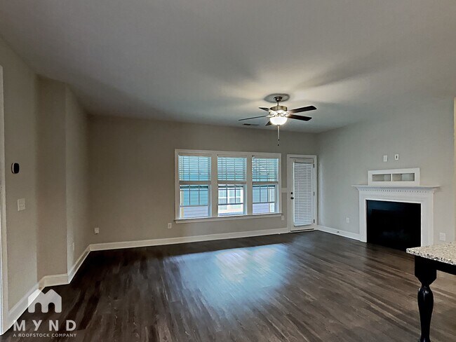 Building Photo - 321 Midnight Moon Dr