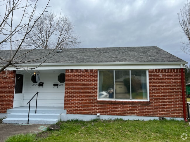 Building Photo - 2921 Lincoln St