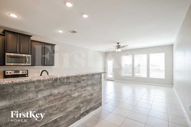 Building Photo - 710 Shady Meadow Ln