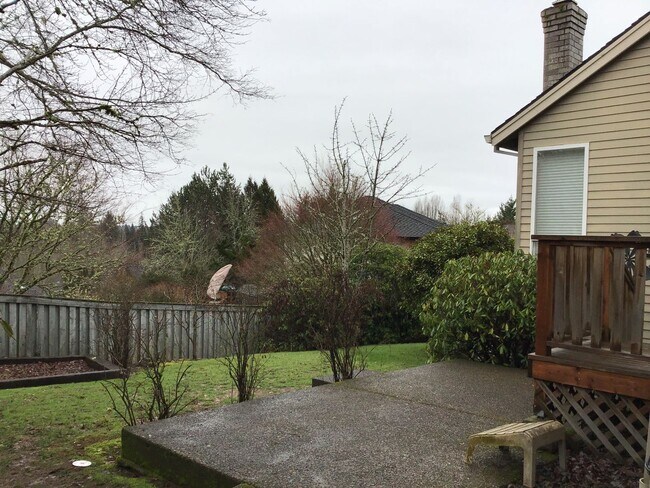 Building Photo - For Rent - Exceptional Murrayhill Location...