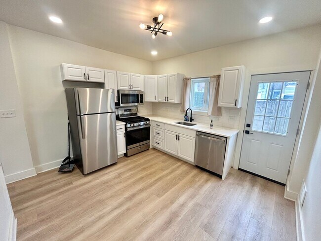 Foto del edificio - 2644 Tilton St