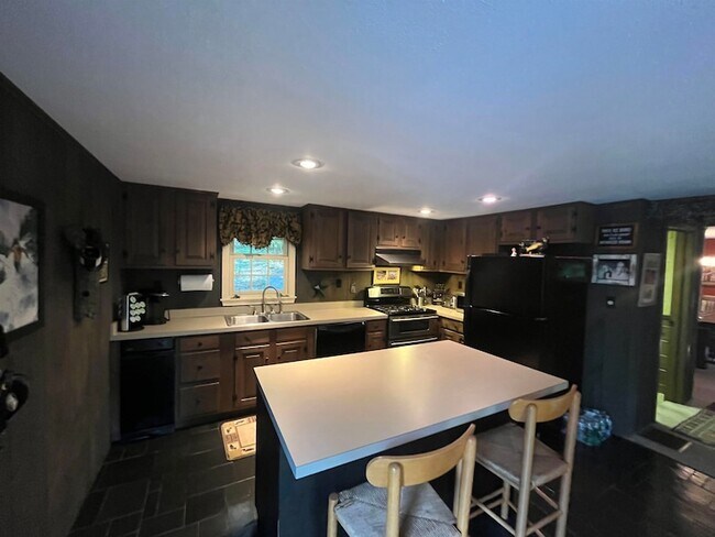 Building Photo - 64 Quarry Ln
