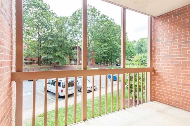 Foto del edificio - Turtle Creek Condo for rent- walking distance to Stonefield Shopping & enjoy the pool soon!