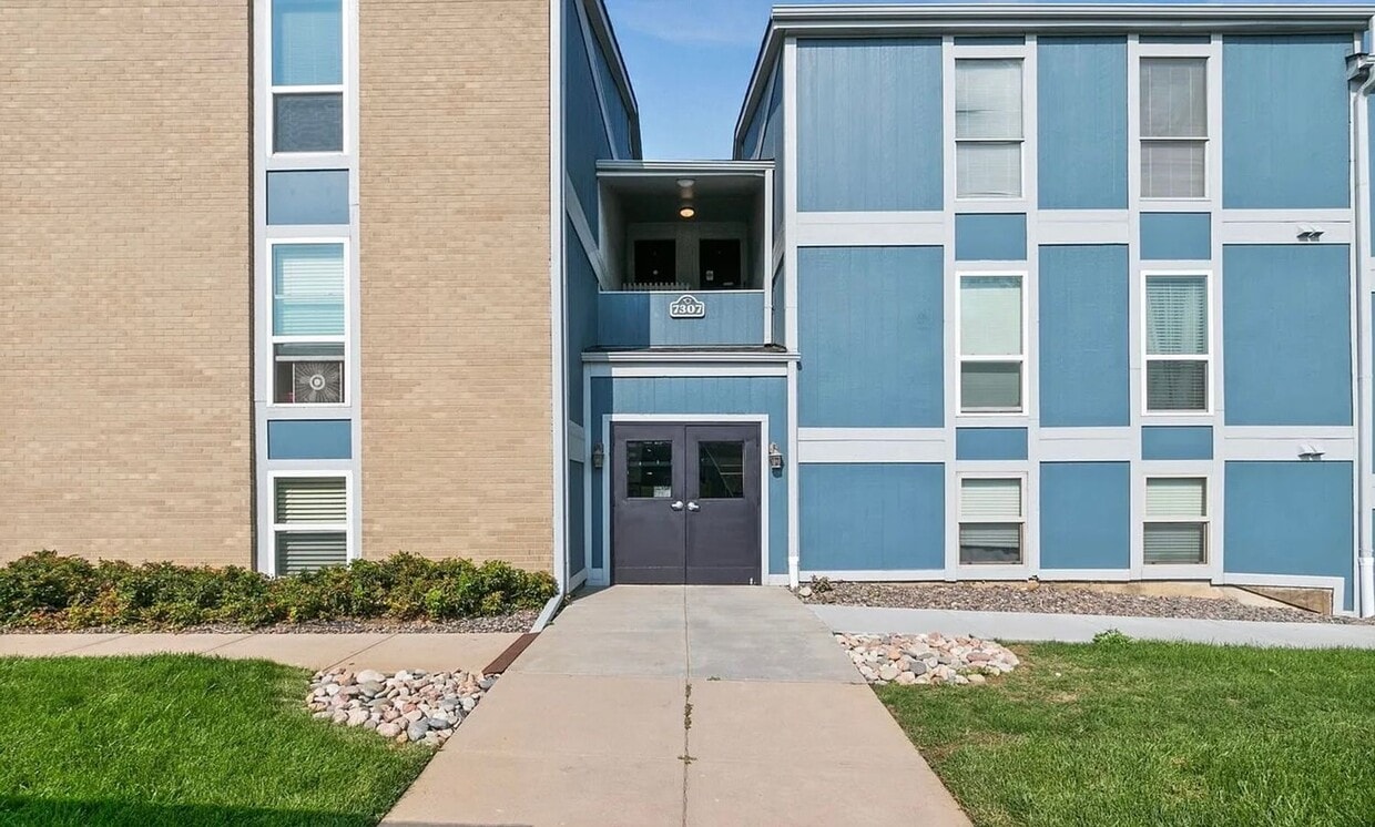 Spacious Centennial Condo - Spacious Centennial Condo