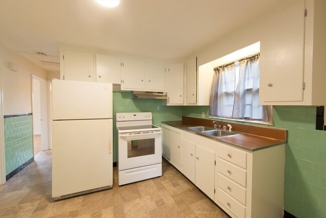 Building Photo - 75 Osceola Ave