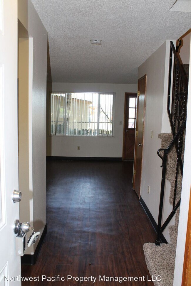 Building Photo - 2728 Lancaster Dr SE