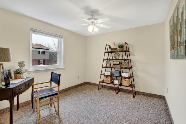 Dining Room - North Hills Apartments