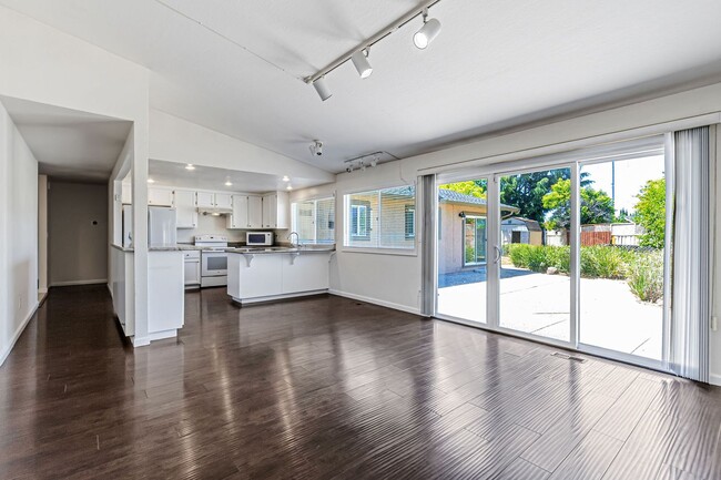 Building Photo - Saratoga Gem - 4BR Home Open Floor Plan & ...
