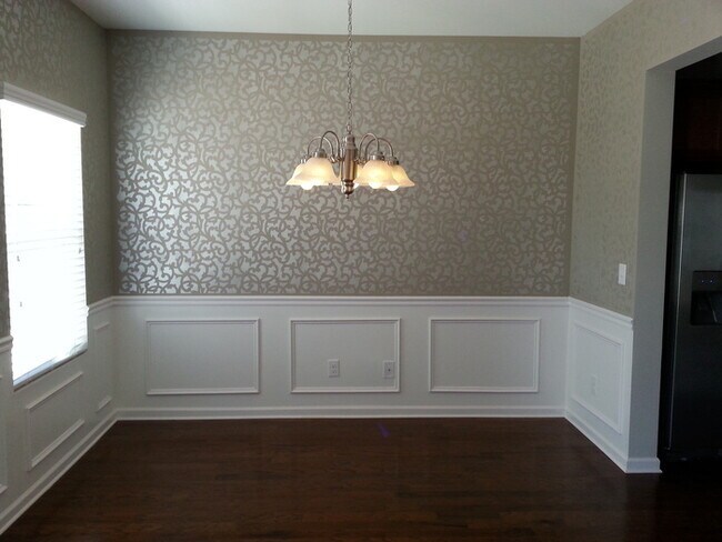 Building Photo - 3 Bedroom Townhome Available For Rent!