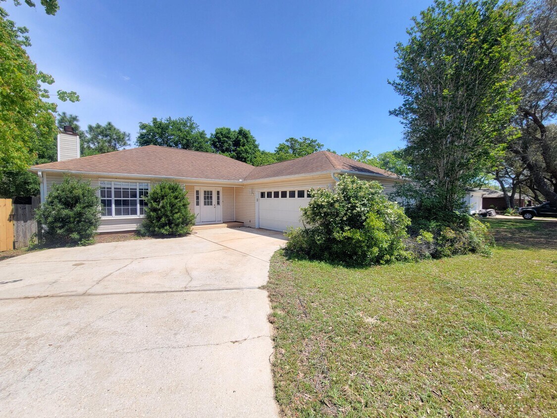 Foto principal - 7400 Frankfort St