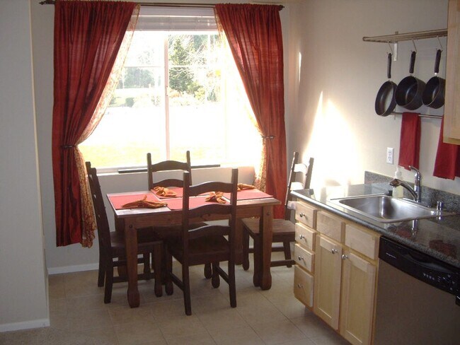 Foto del edificio - 0bd/1ba Sammamish Condo