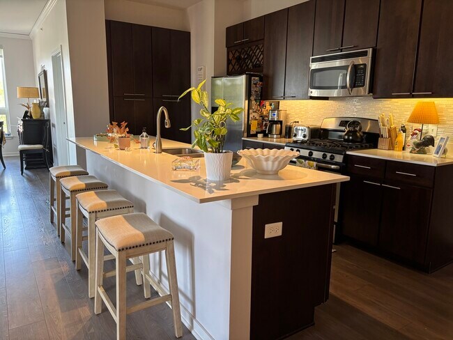 Foto del edificio - 1720 Central St