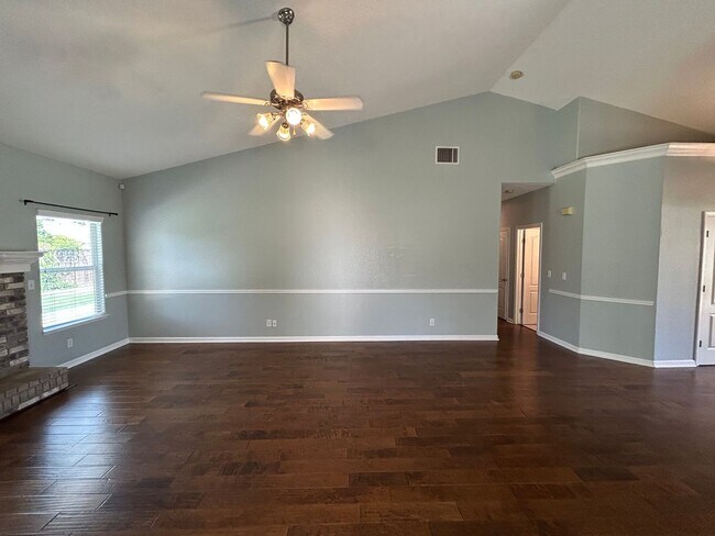 Building Photo - 5032 W Modoc Ave