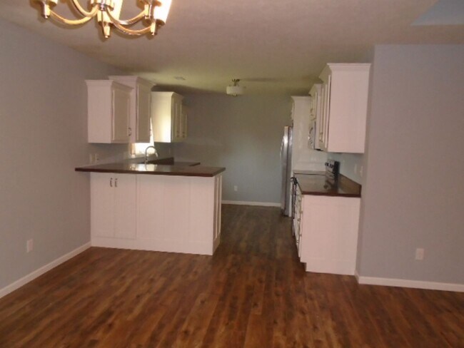 Foto del edificio - 114 Allen Hill Dr