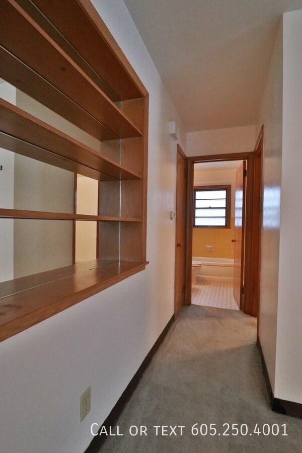 Building Photo - 1 bedroom walking distance from Avera!