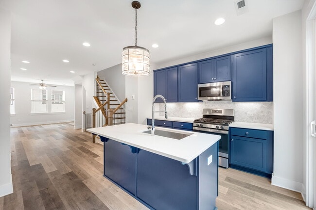 Building Photo - 642 W End Dr