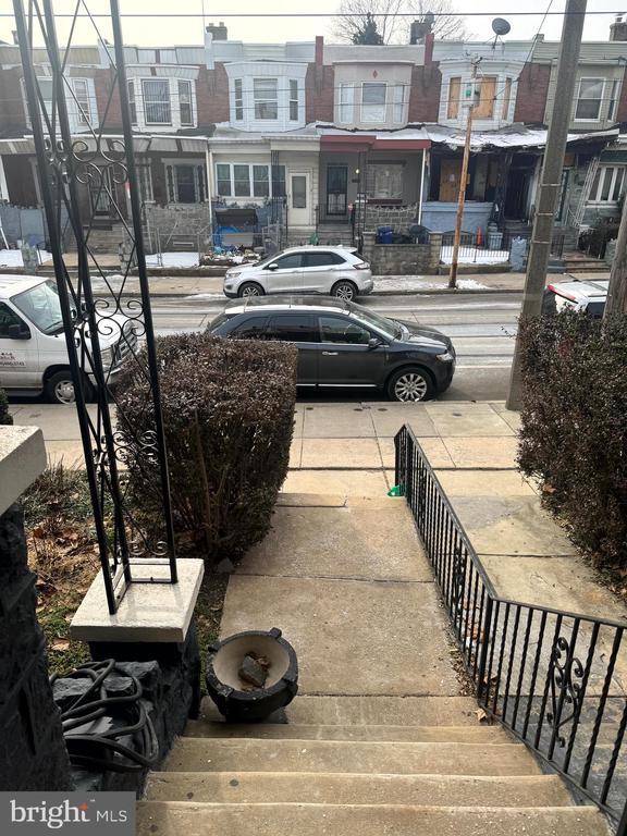 Foto del edificio - 5707 Lansdowne Ave