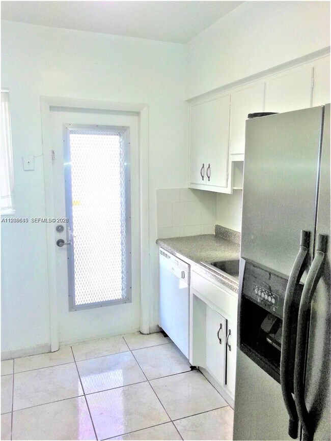 Foto del edificio - 462 Golden Isles Dr