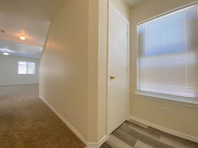 Foto del edificio - 4bed/2bath plus Bonus Loft!