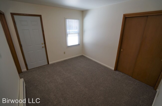 Building Photo - 1330 N Stoughton Rd