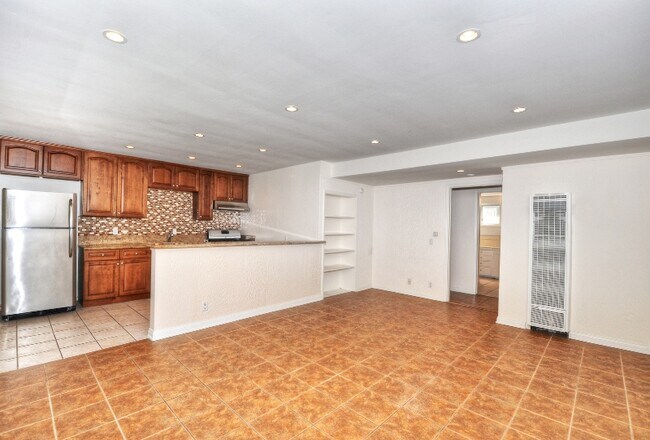 Foto del edificio - 250 Cliff Dr