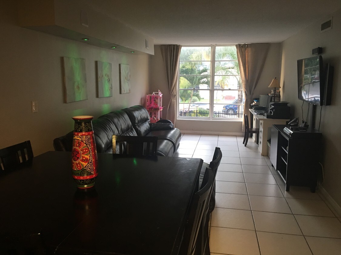 Large living room - 210 SW 11th St