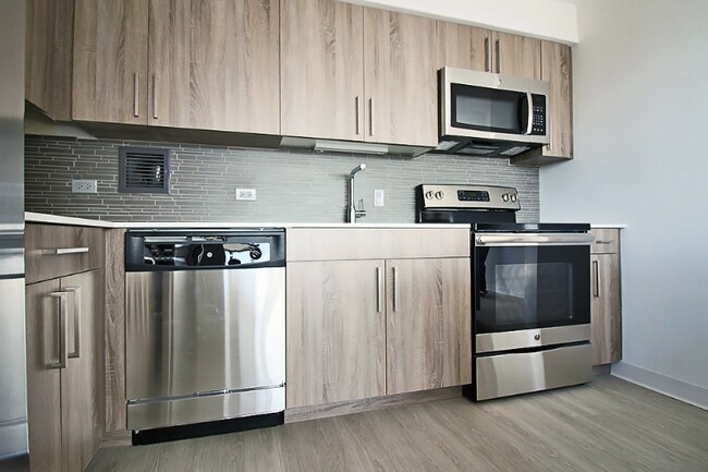 Building Photo - 910 S Ashland Ave
