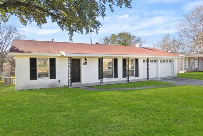 Building Photo - North Central Greater Harmony Hills Area