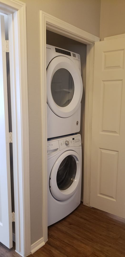 Building Photo - Beautiful 3 bedroom condo, located in a 24 hour guard gated community