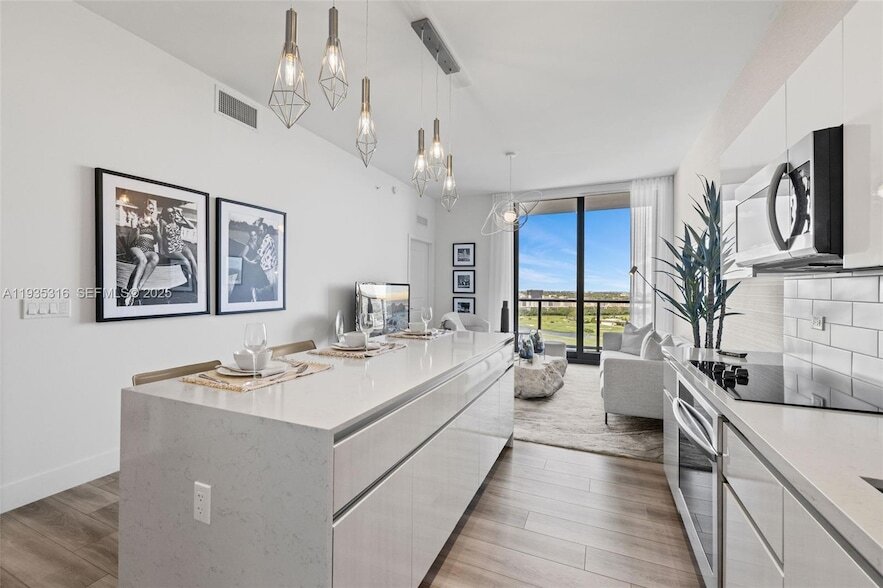 Photo - 101 Diplomat PKWY Unit 1605