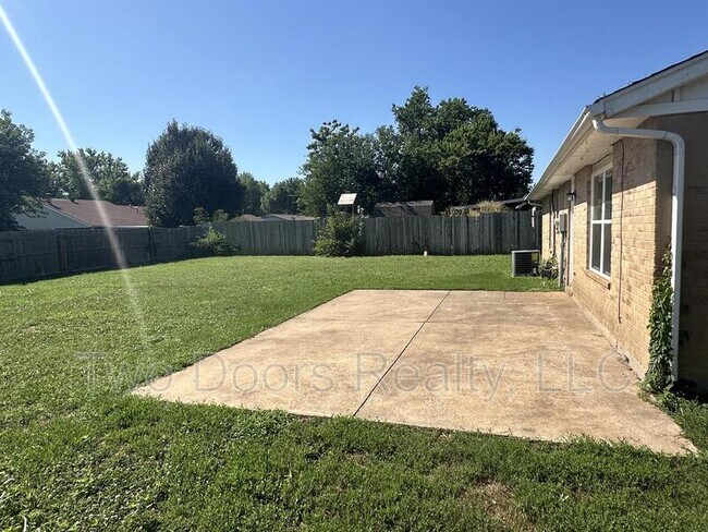 Building Photo - 632 Ramblin Oaks Dr.