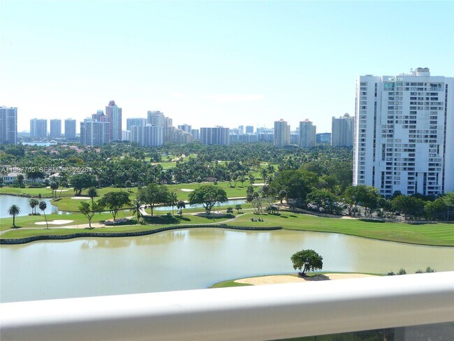 Foto del edificio - 3625 N Country Club Dr
