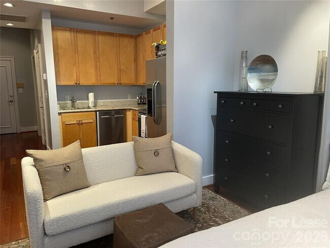 Photo - 115 E Park Ave Apartment