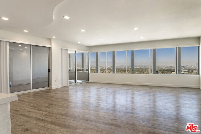 Building Photo - 5670 Wilshire Blvd