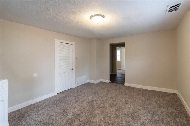 Foto del edificio - 655 N Beville Ave