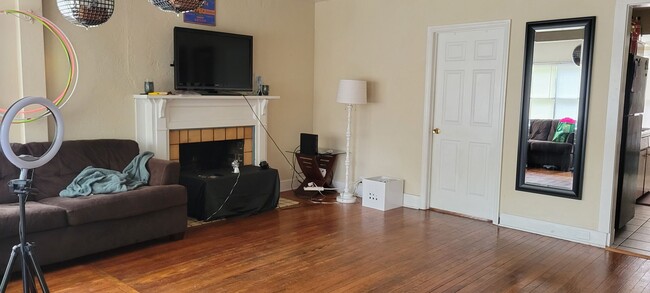 Foto del edificio - Charming 3 Bed / 2 Bath Home Just Minutes ...