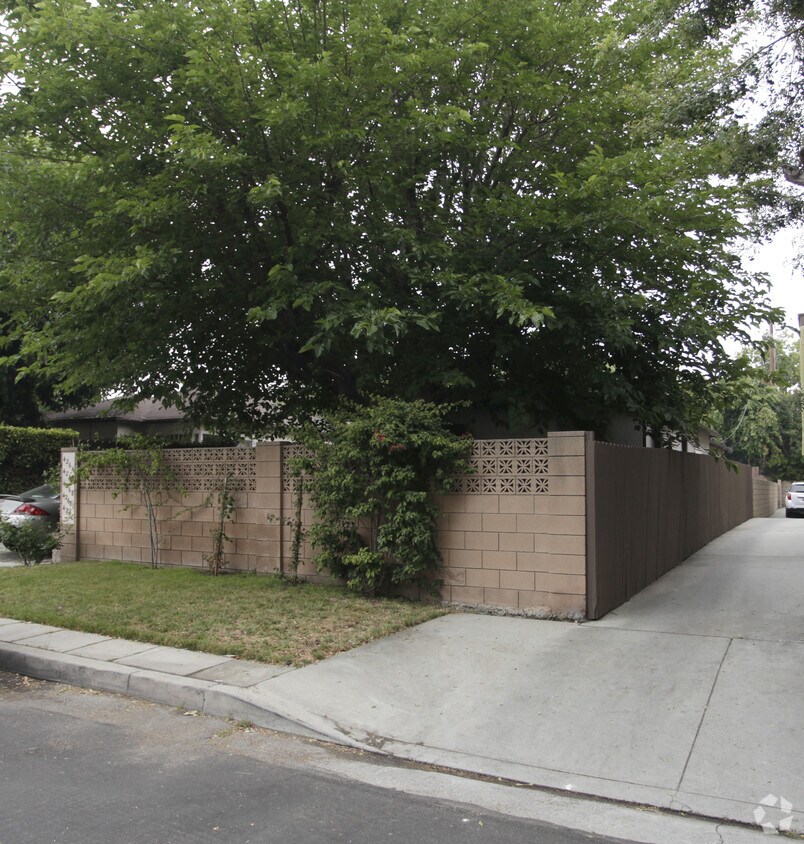 Building Photo - Troost Garden