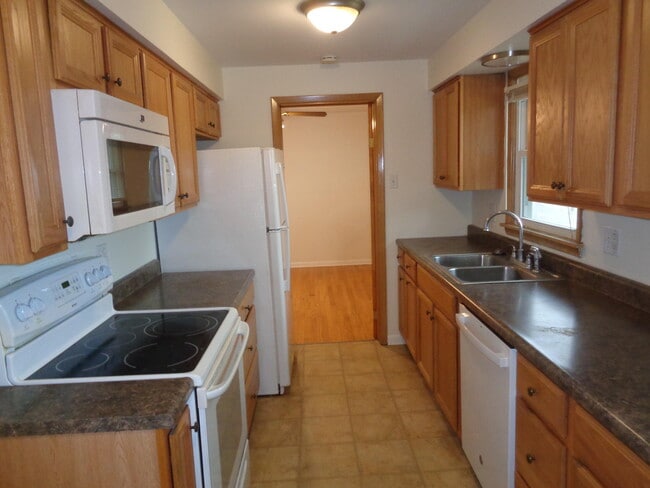 Building Photo - 407 Sondra Ave