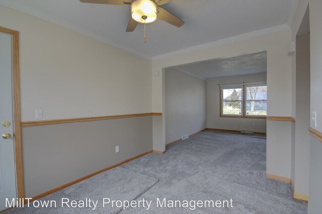 Building Photo - 803 N Rolff St