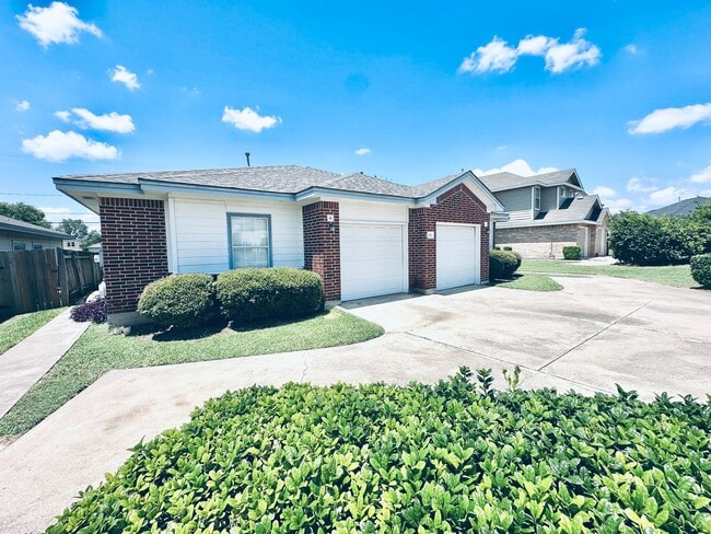 Building Photo - 2873 Southampton Way
