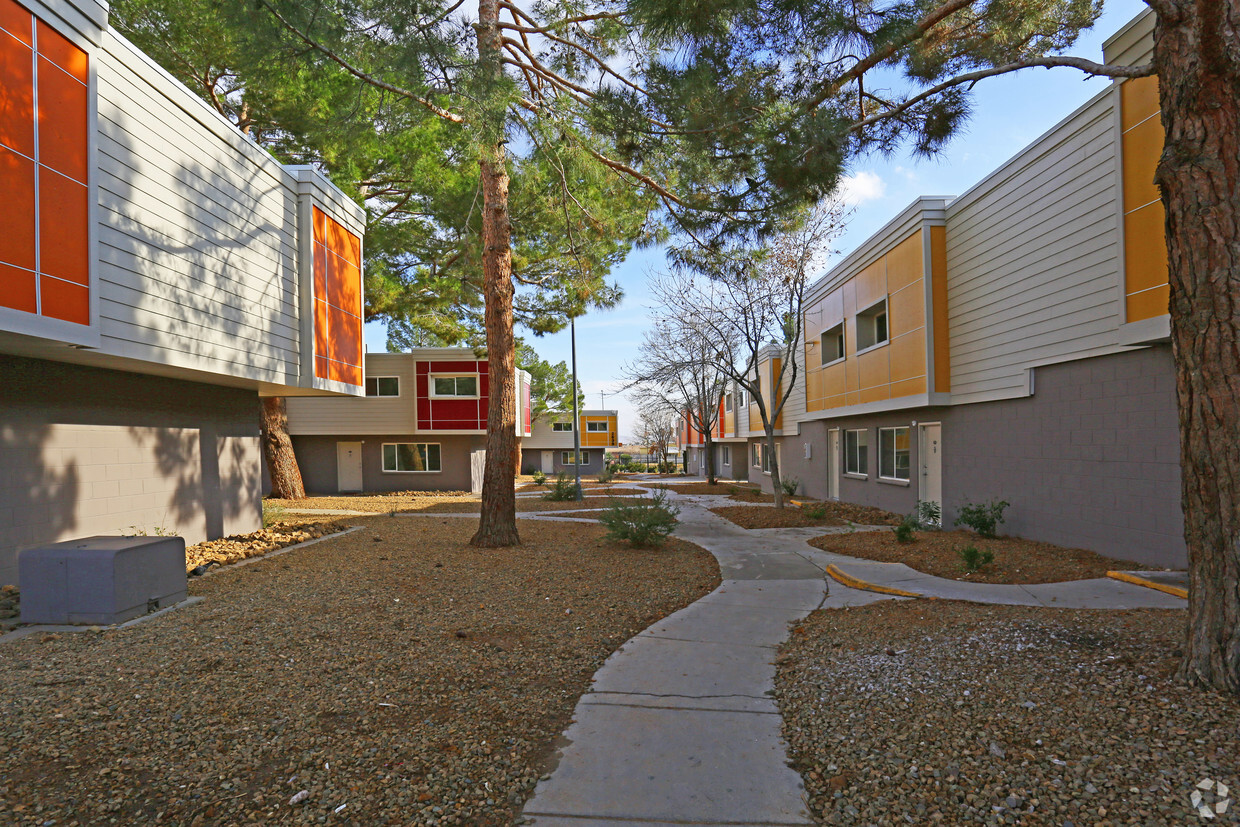 Building Photo - Centennial Park Arms Apartments