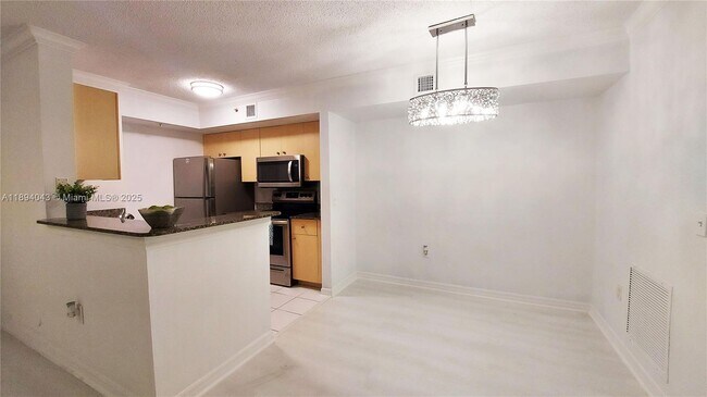 Foto del edificio - 2457 Centergate Dr
