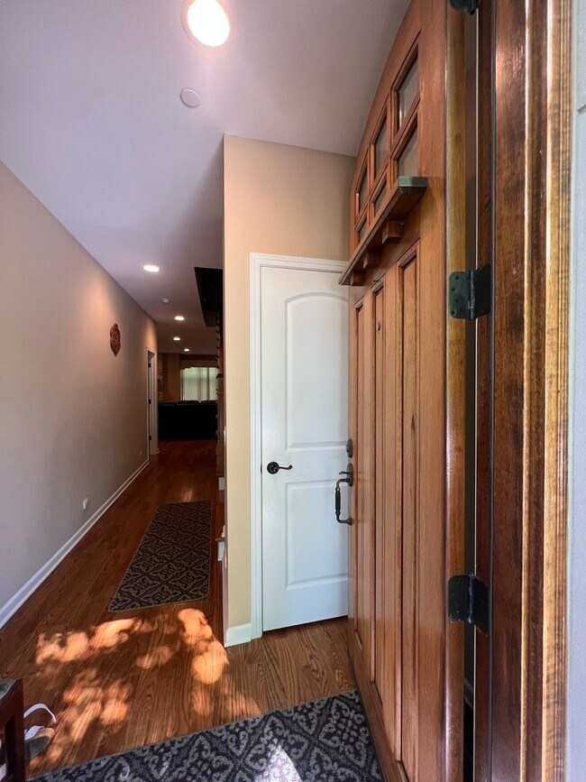 Foto del edificio - 1231 Caroline Ct