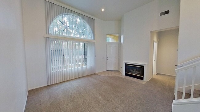 Building Photo - 1002 Reggio Aisle