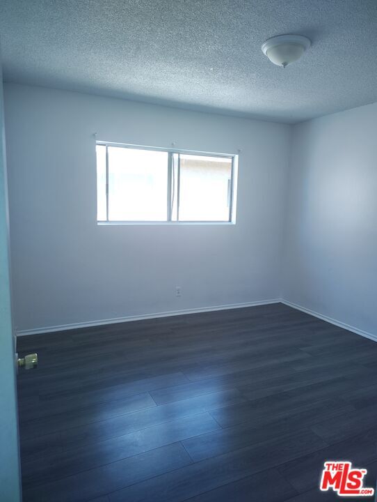 Foto del edificio - 2630 S La Salle Ave