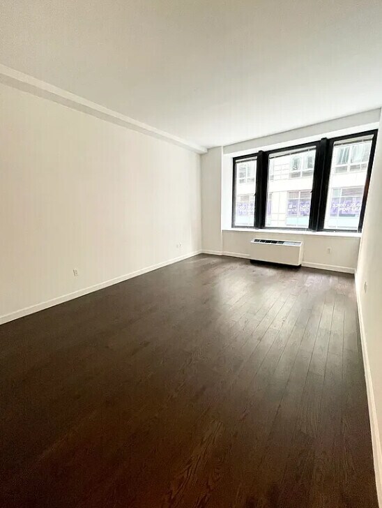Primary Photo - 3 Cedar St
