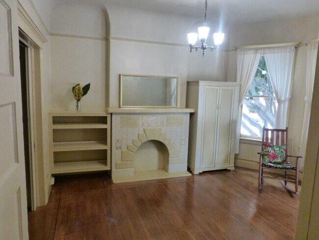 Building Photo - 4 bedroom in San Francisco CA 94110