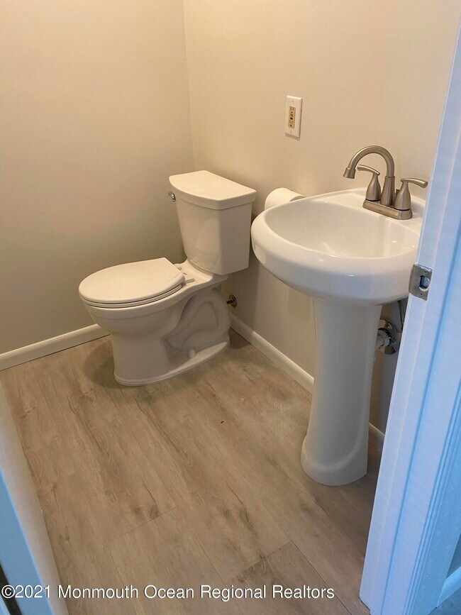 Foto del edificio - 101 Camille Ct